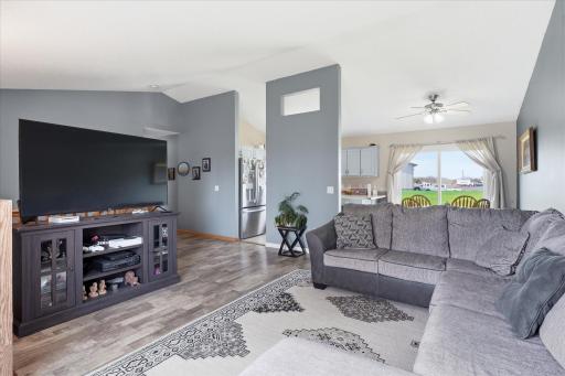 524 Frankfort Way, Waverly, MN 55390