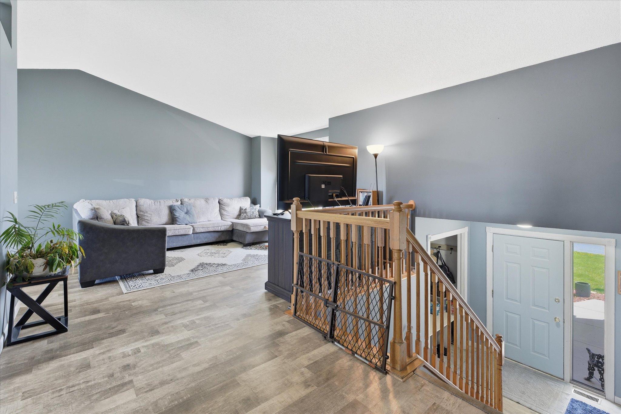 06-524 Frankfort Way [3002828]- 006.jpg