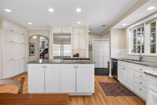 Updated kitchen w/high-end stainless appliances