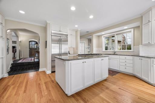 Updated kitchen w/high-end stainless appliances