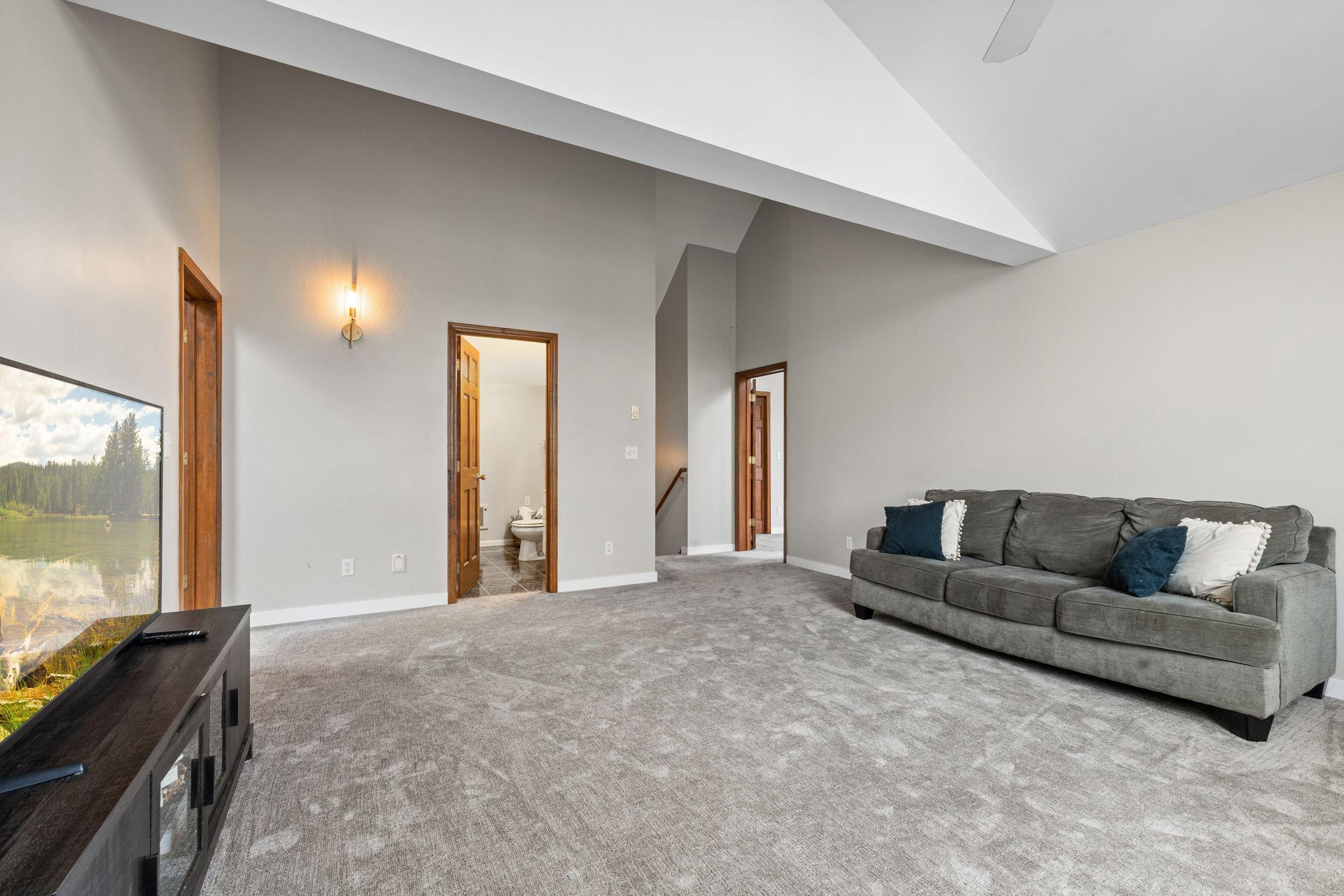 New carpet throughout
