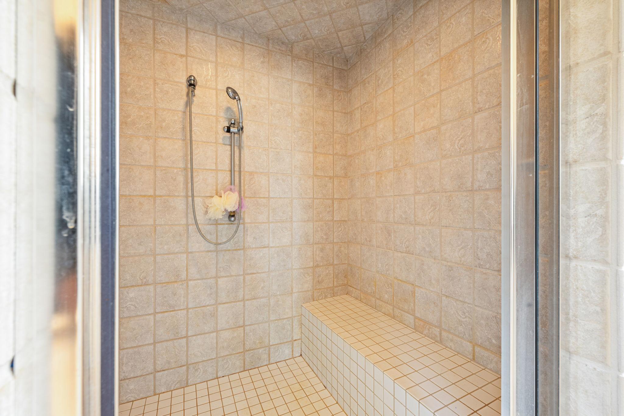 Shower w/steam function