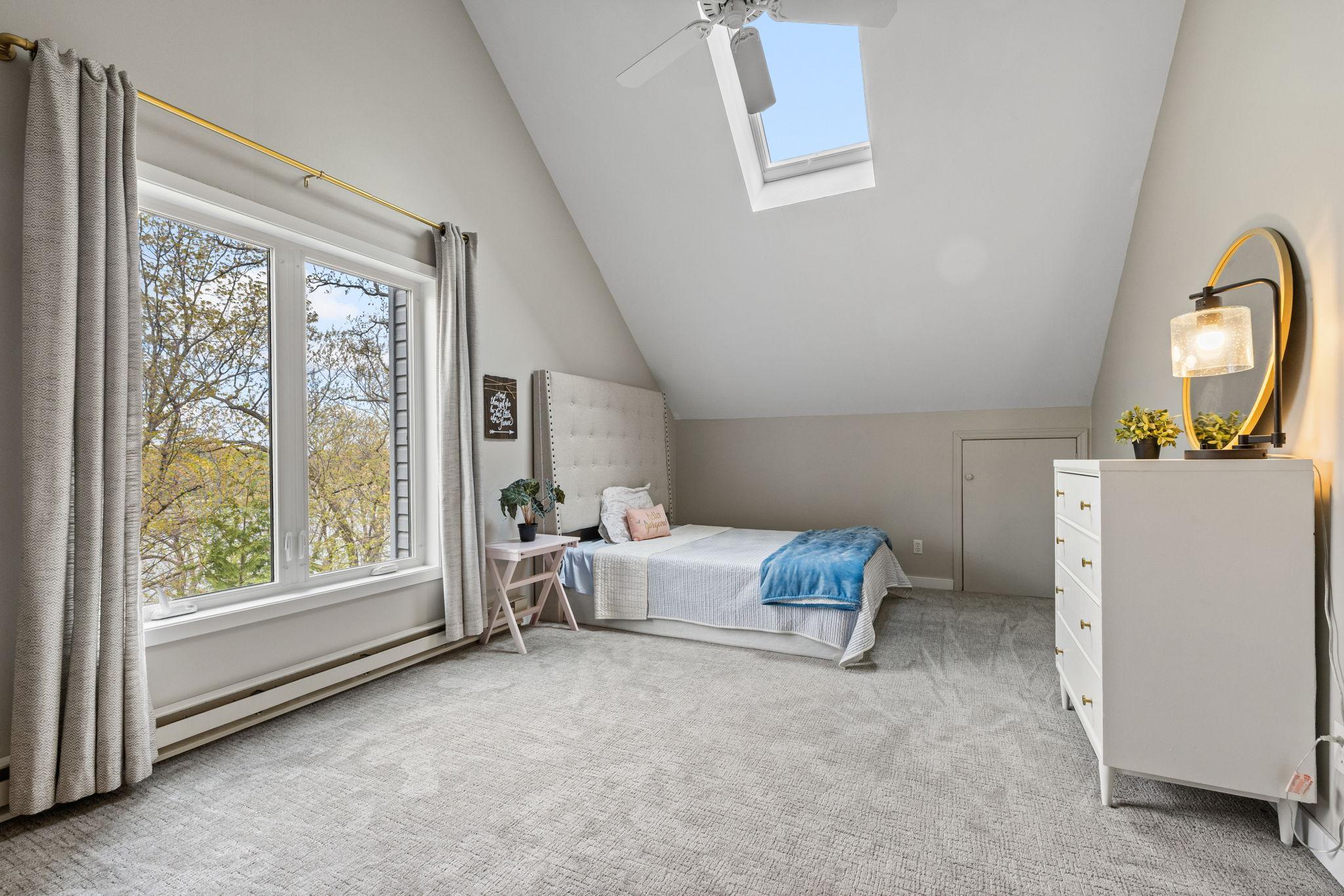 Second upper level bedroom