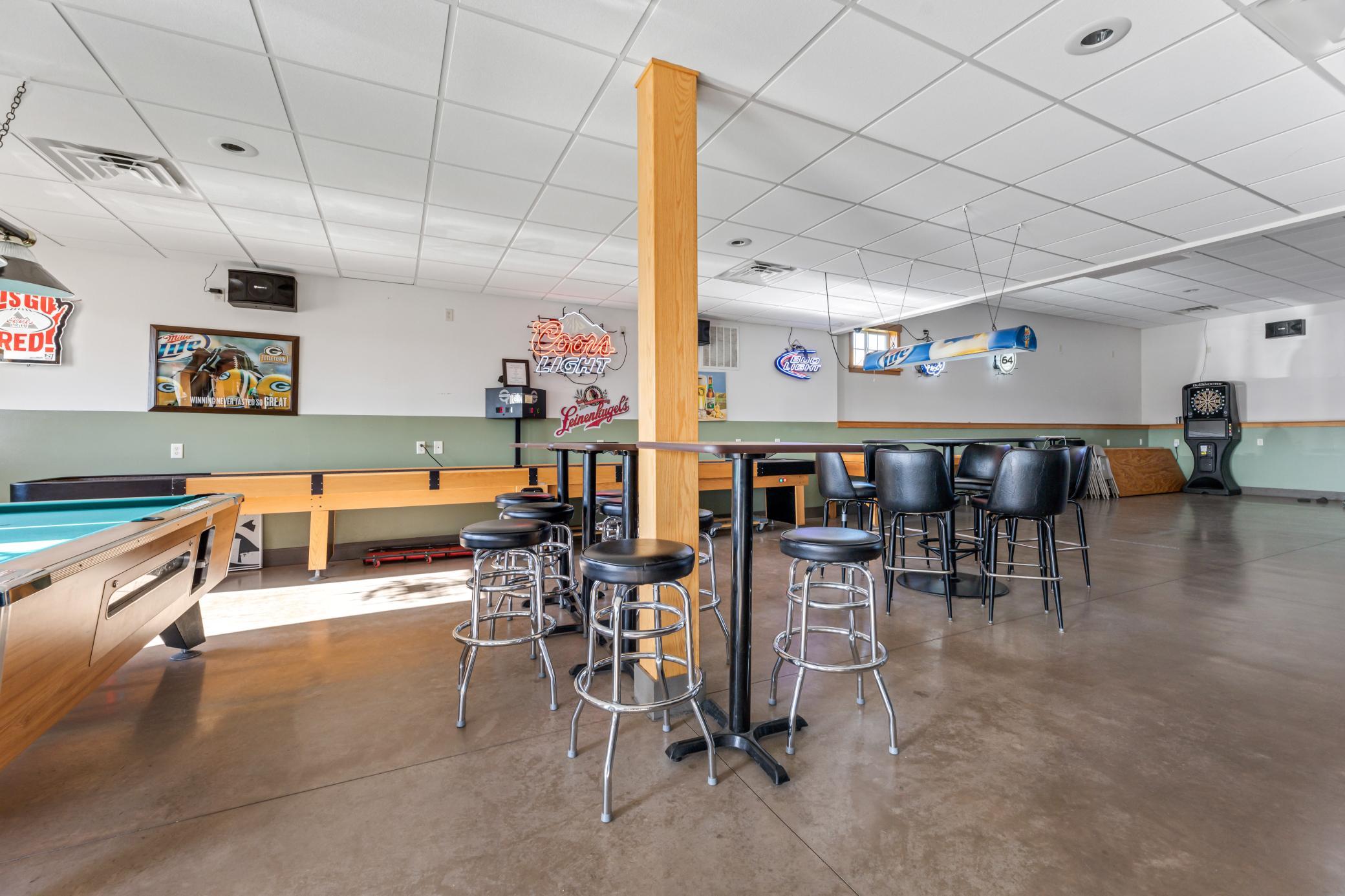 Tamarack Bar (8).jpg