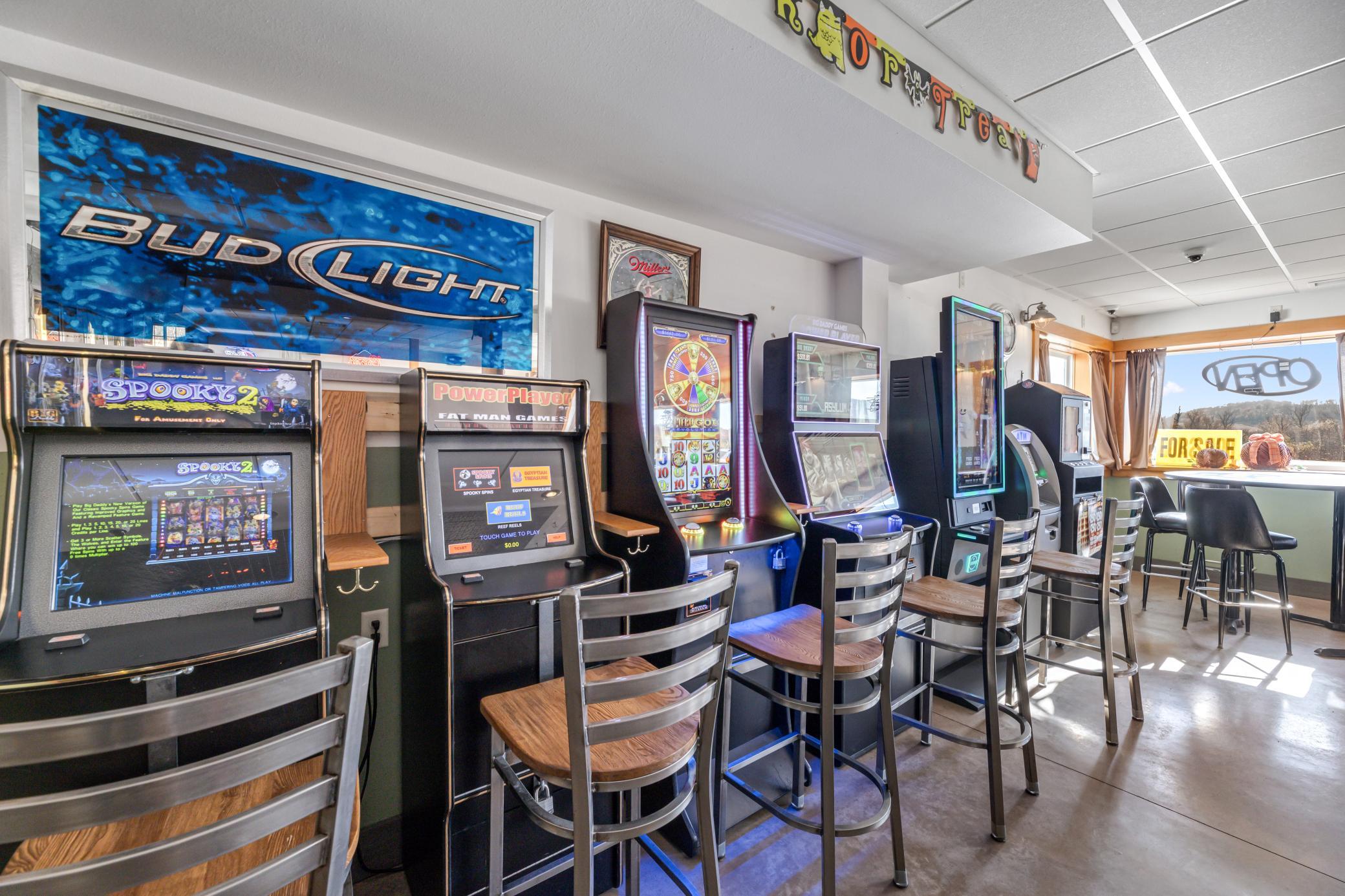 Tamarack Bar (17).jpg