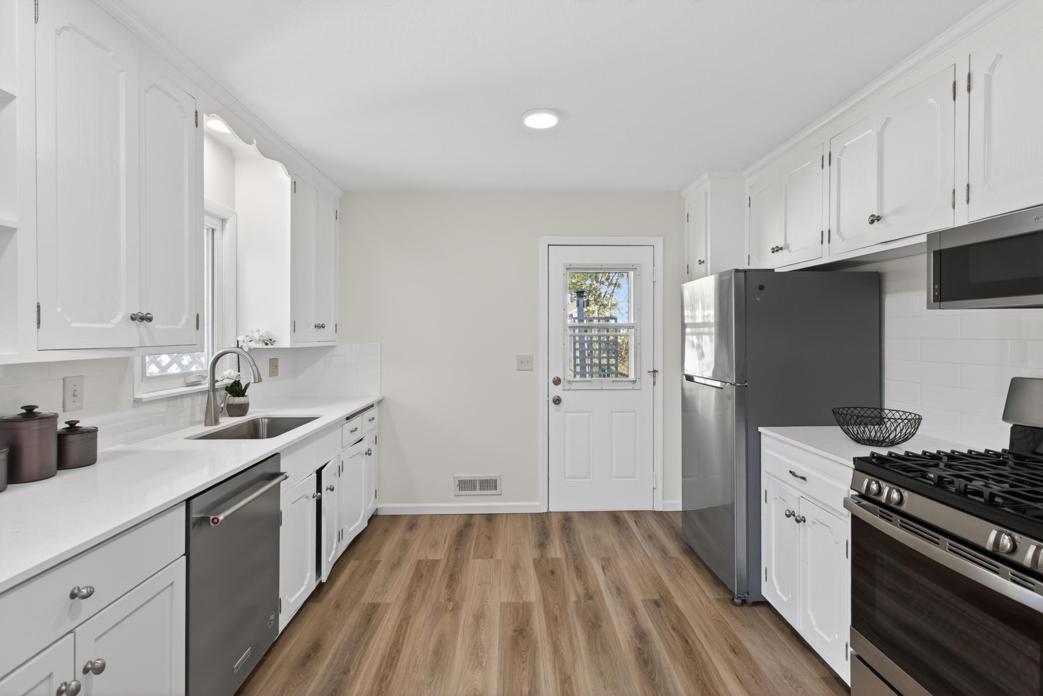 Main level: kitchen