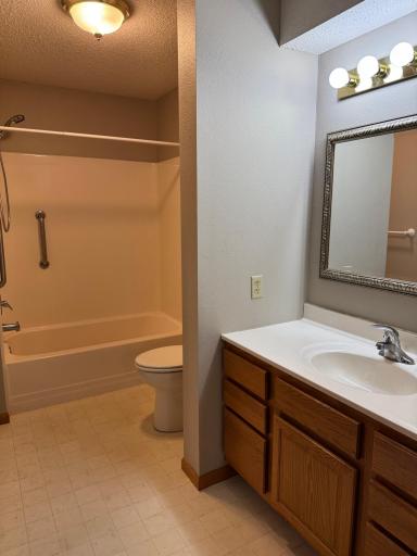 912 Hawthorne Street, 106, Alexandria, MN 56308