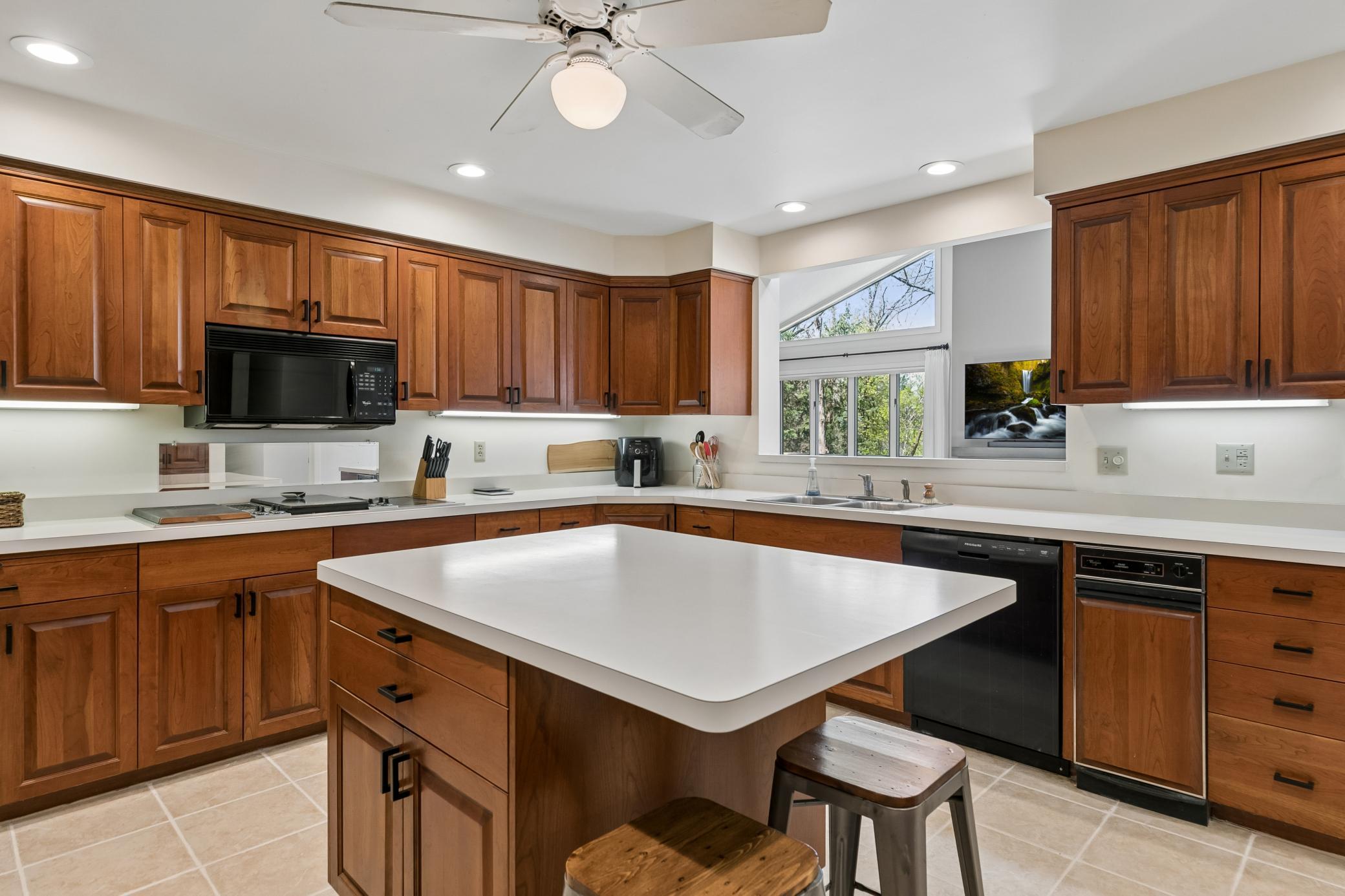 707 Hall Avenue - Spacecrafting - 0030.jpg