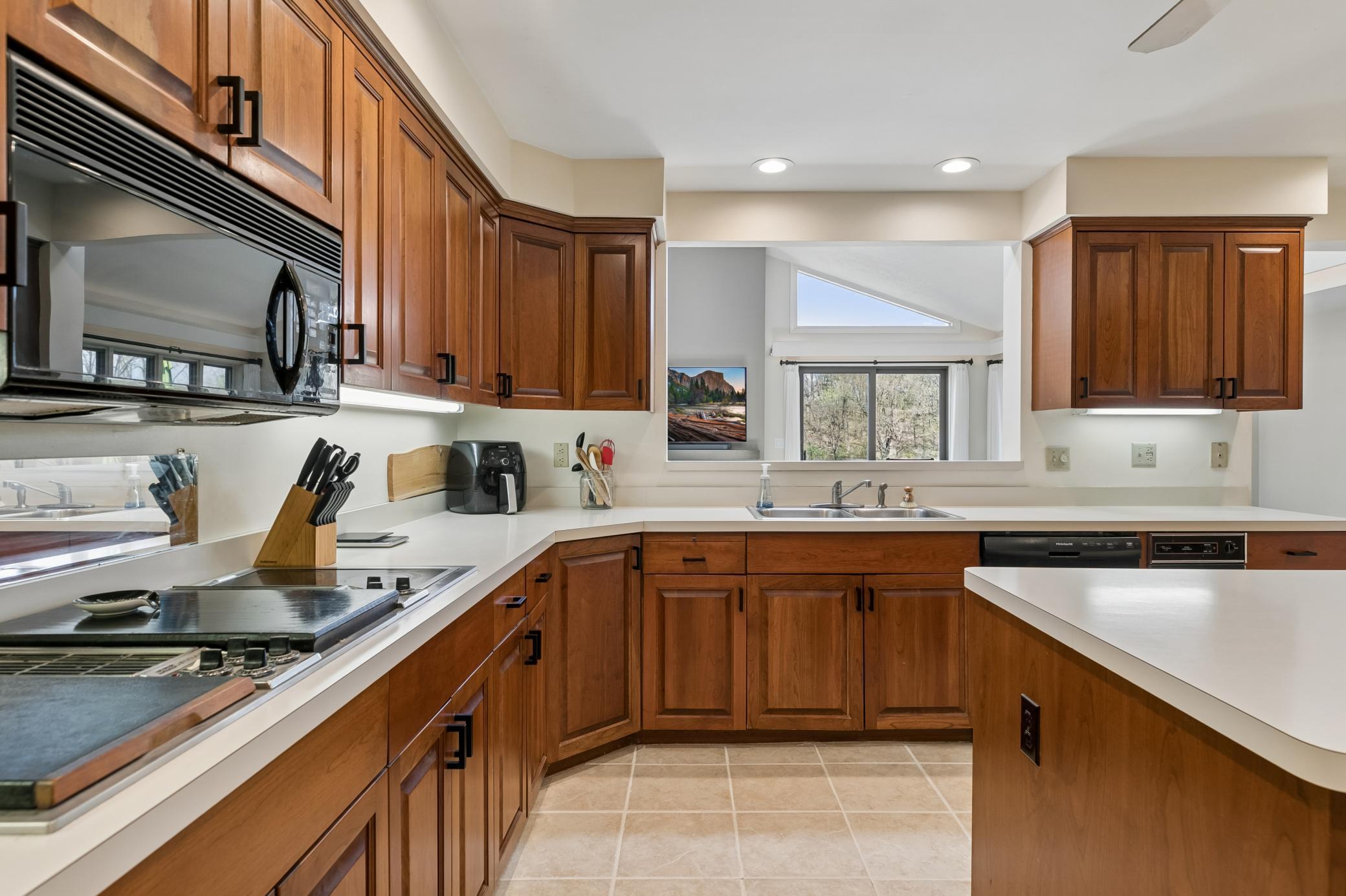 707 Hall Avenue - Spacecrafting - 0032.jpg