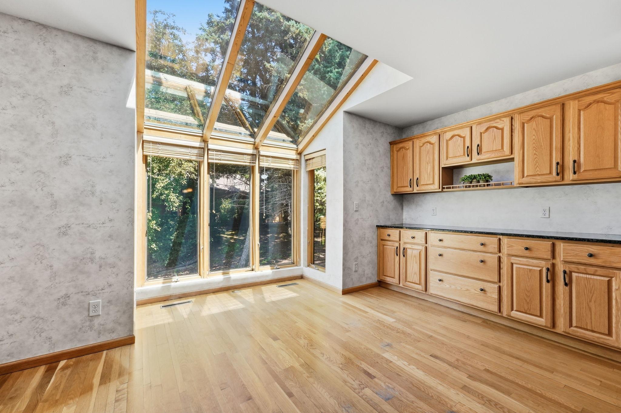 Beautiful Atrium Style window in the Kitchen/Dining area