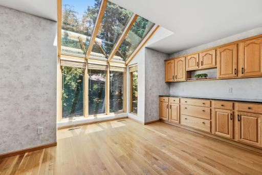 Beautiful Atrium Style window in the Kitchen/Dining area