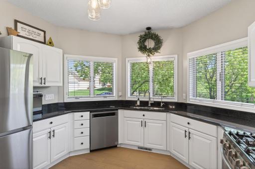 9459 Kirkwood Way N, Maple Grove, MN 55369