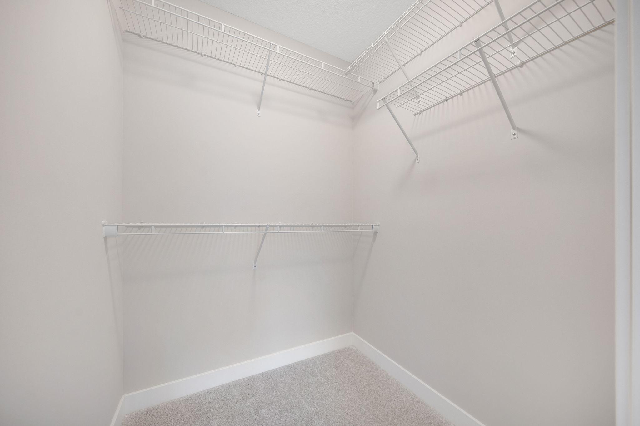 Master Bedroom Walkin Closet