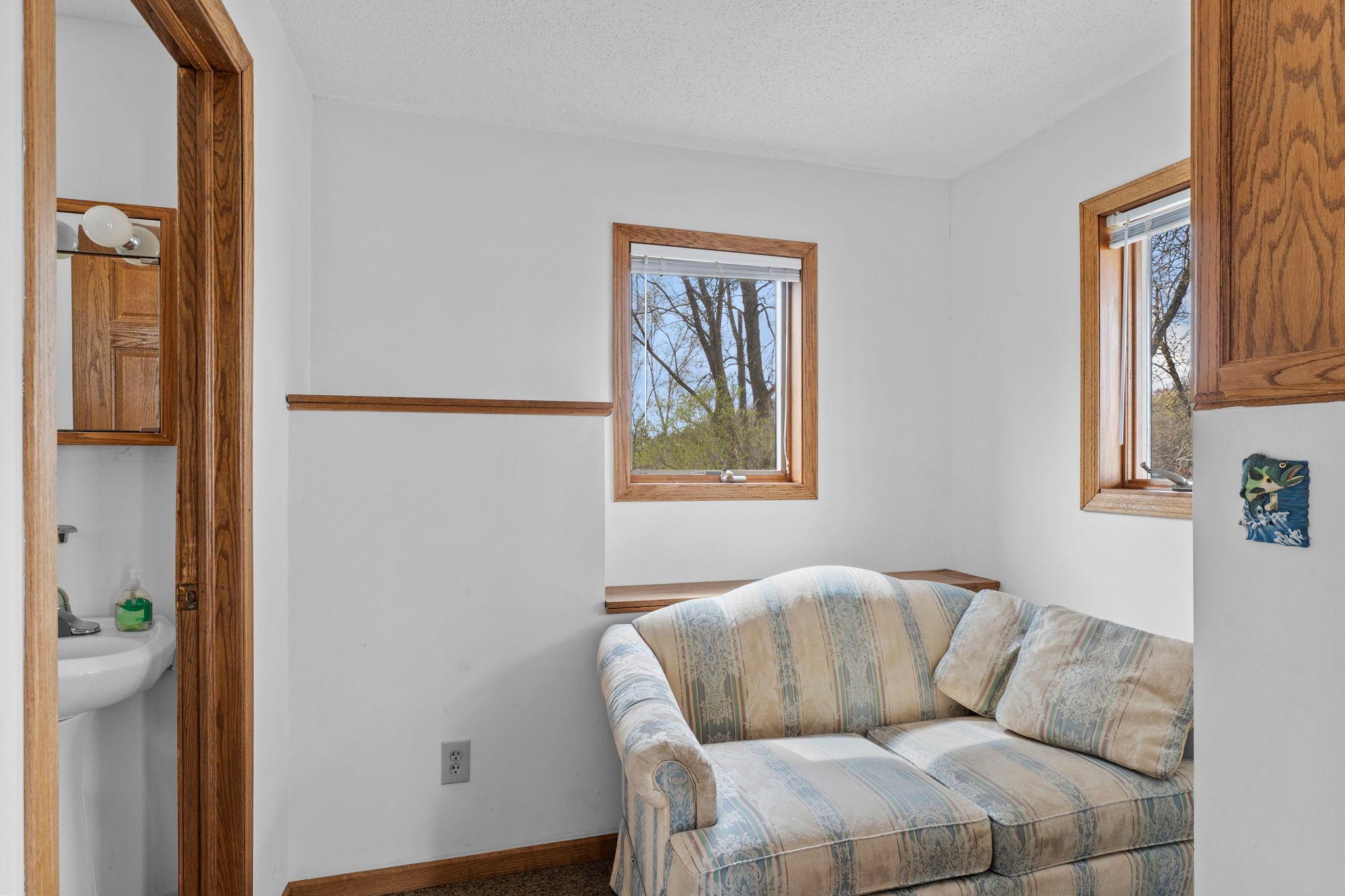 This area can accommodate a twin bed for xtra sleep space