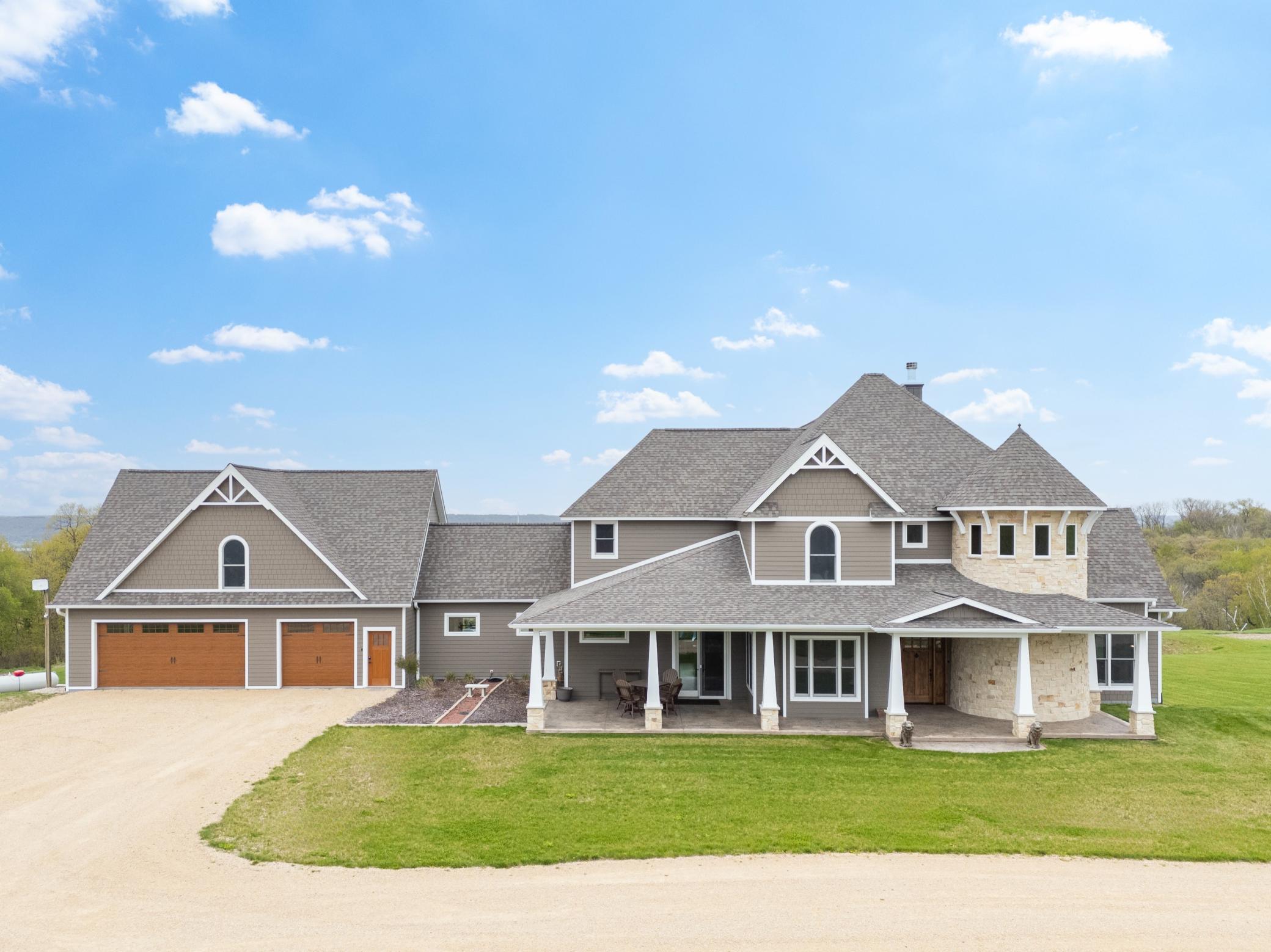Welcome to 66850n 177th Avenue in Wabasha.