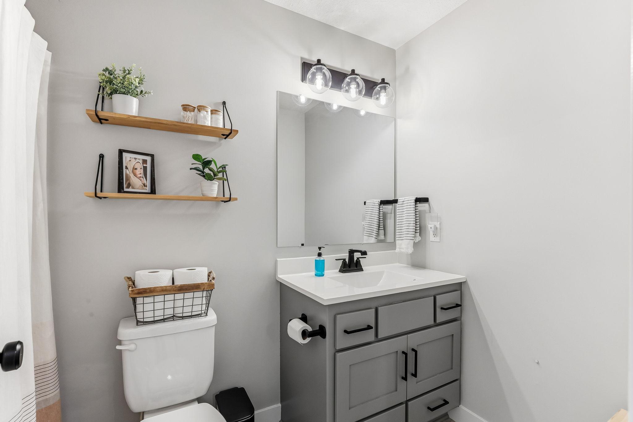 26-web-or-mls-8198-384th-Trail-26.jpg