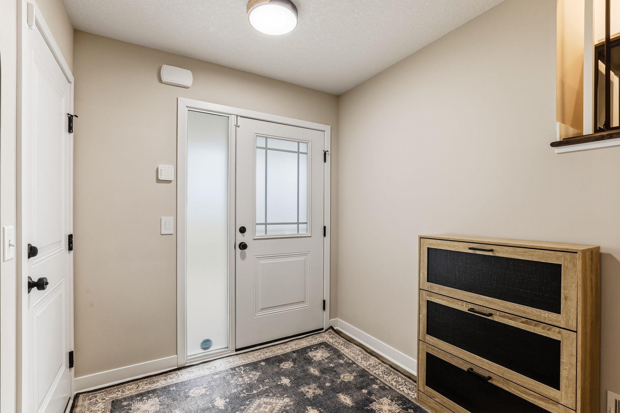 4-web-or-mls-8198-384th-Trail-04.jpg