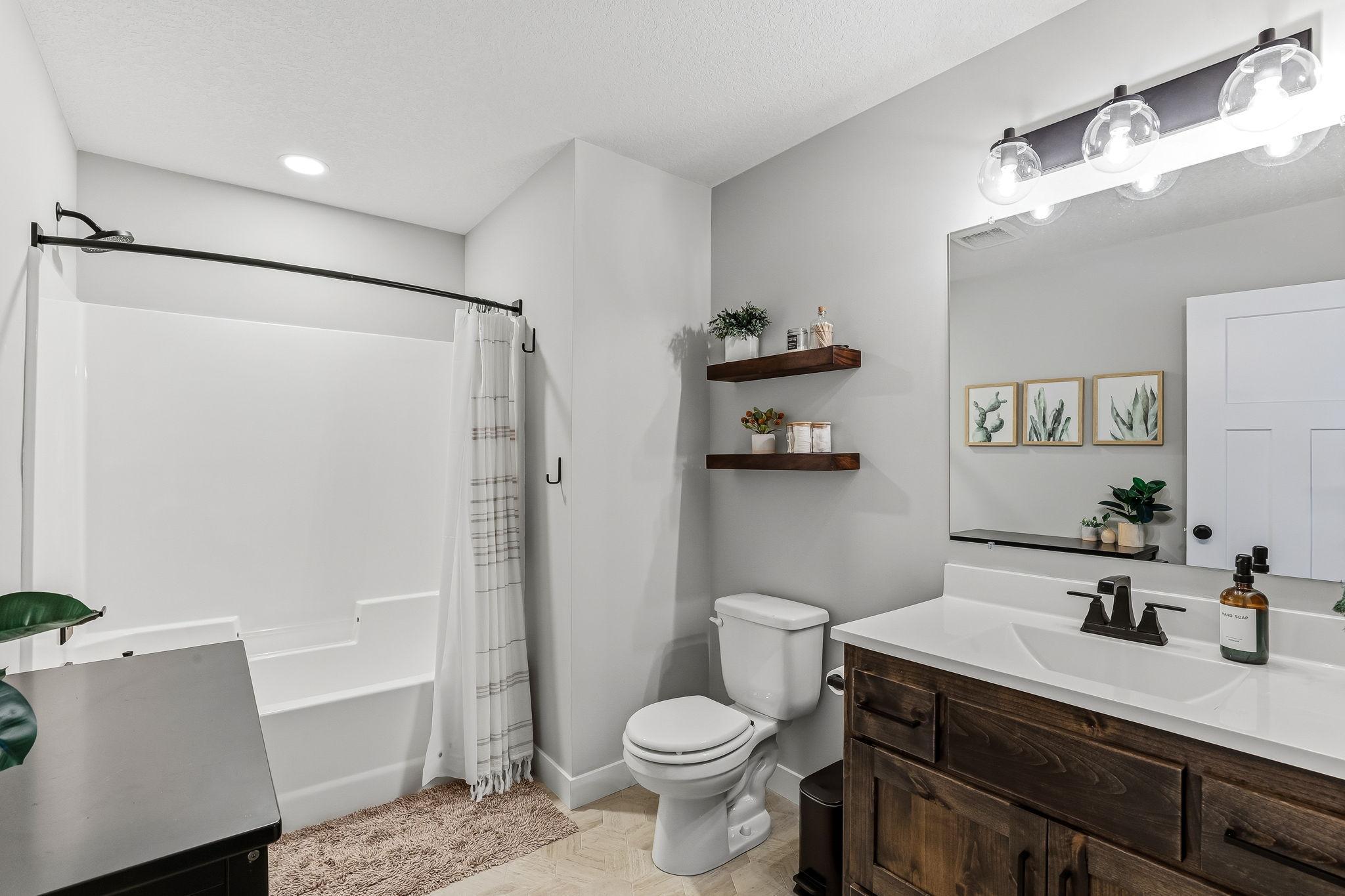 33-web-or-mls-8198-384th-Trail-33.jpg
