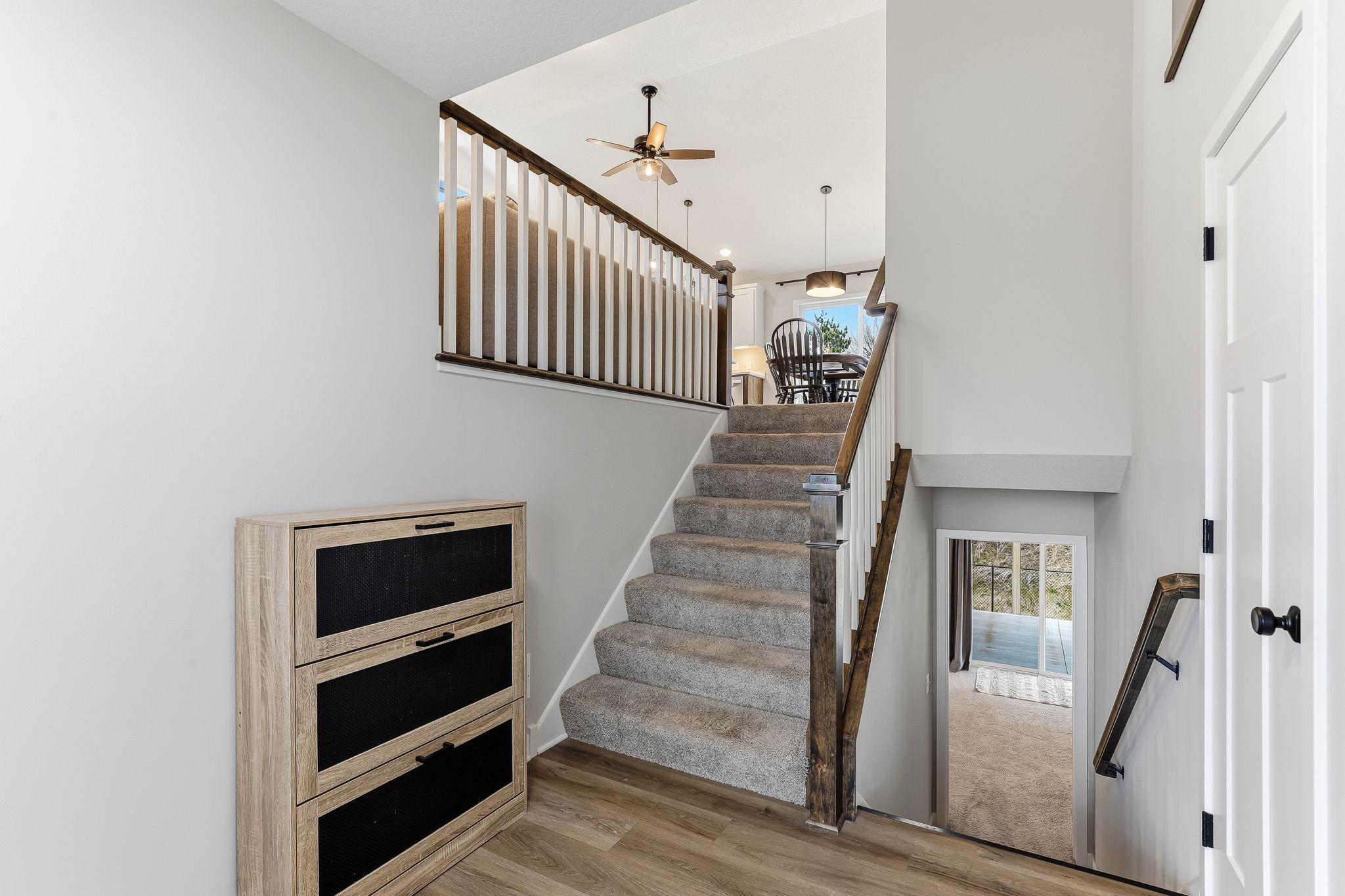 5-web-or-mls-8198-384th-Trail-05.jpg