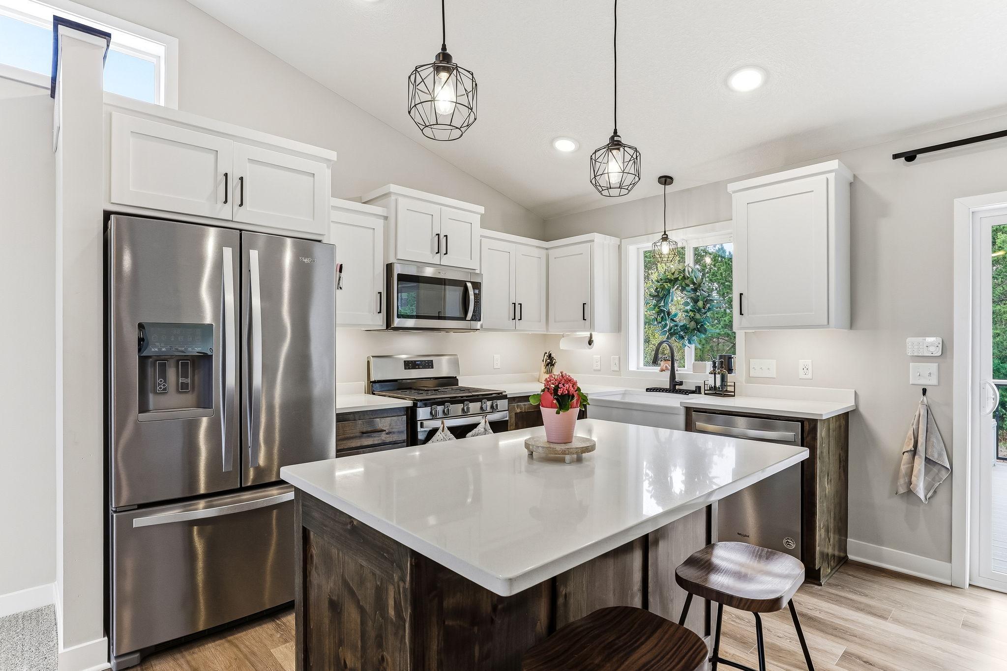 9-web-or-mls-8198-384th-Trail-09.jpg