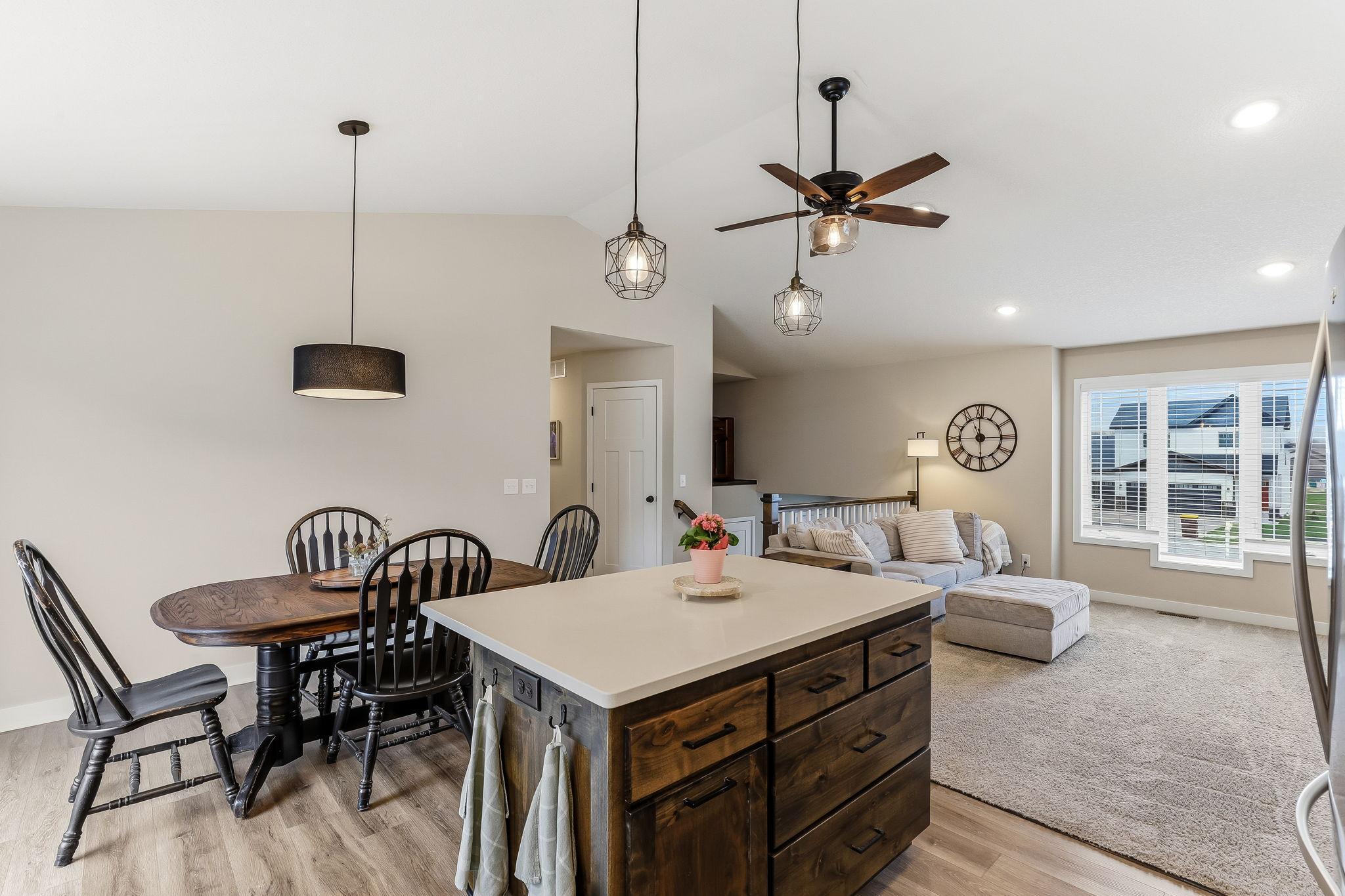 11-web-or-mls-8198-384th-Trail-11.jpg