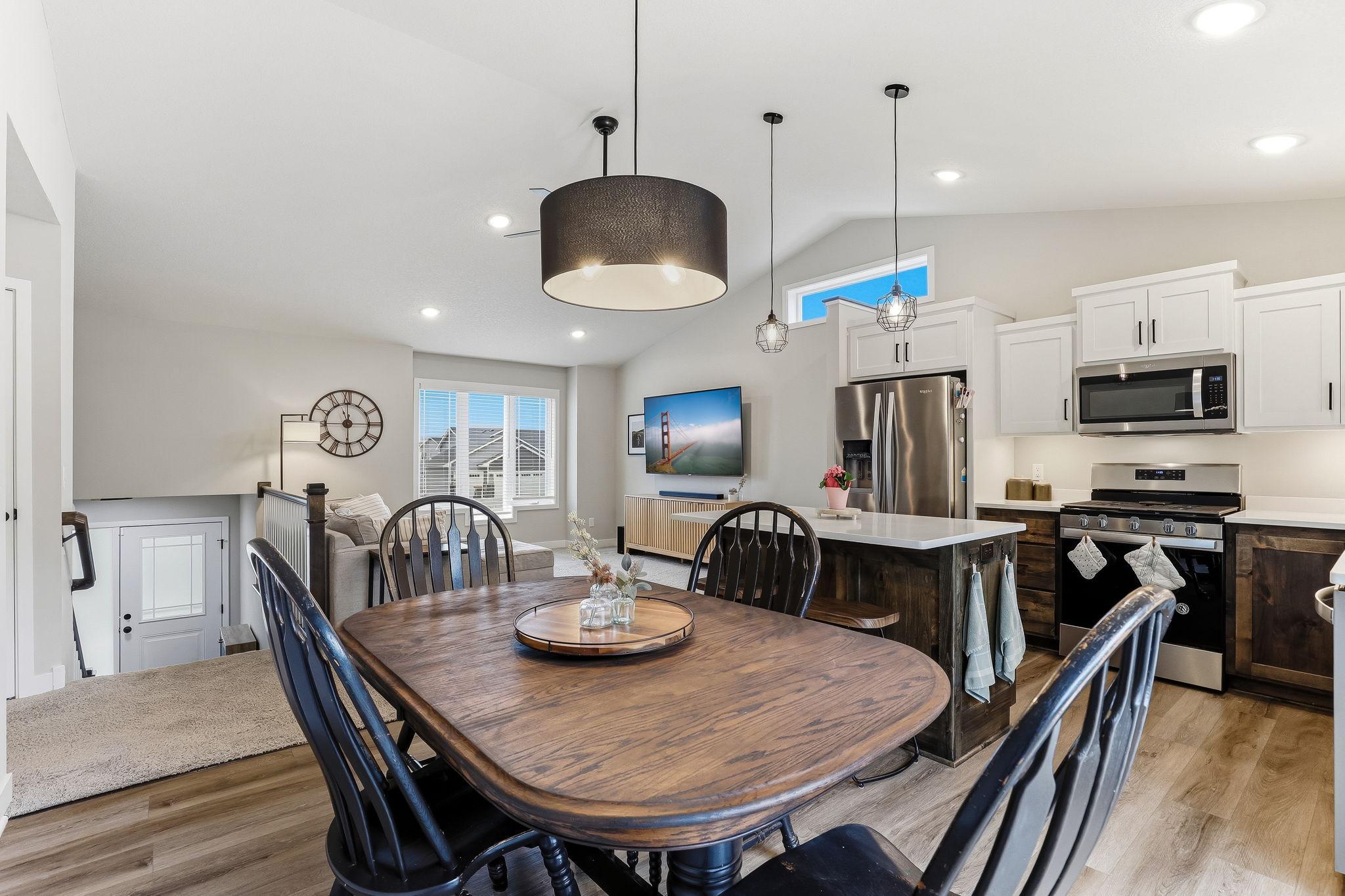 13-web-or-mls-8198-384th-Trail-13.jpg
