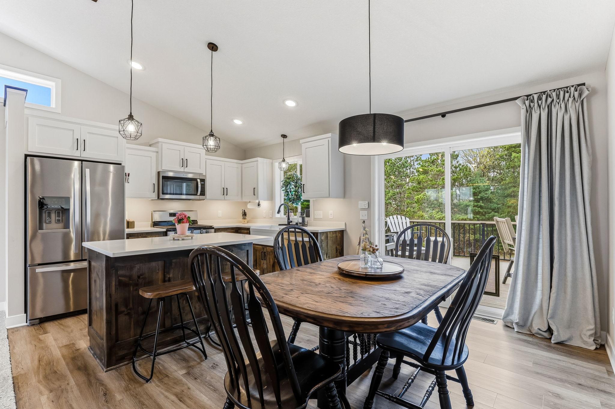 12-web-or-mls-8198-384th-Trail-12.jpg