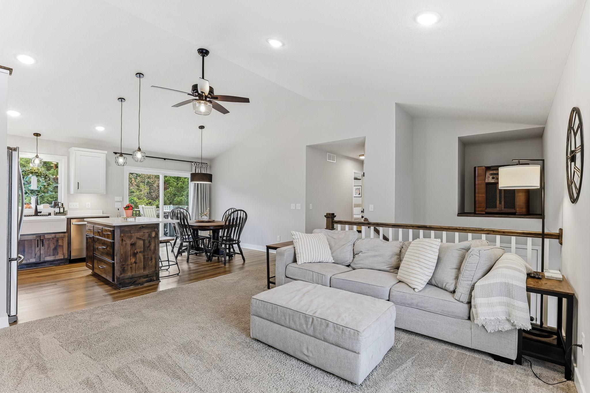 8-web-or-mls-8198-384th-Trail-08.jpg
