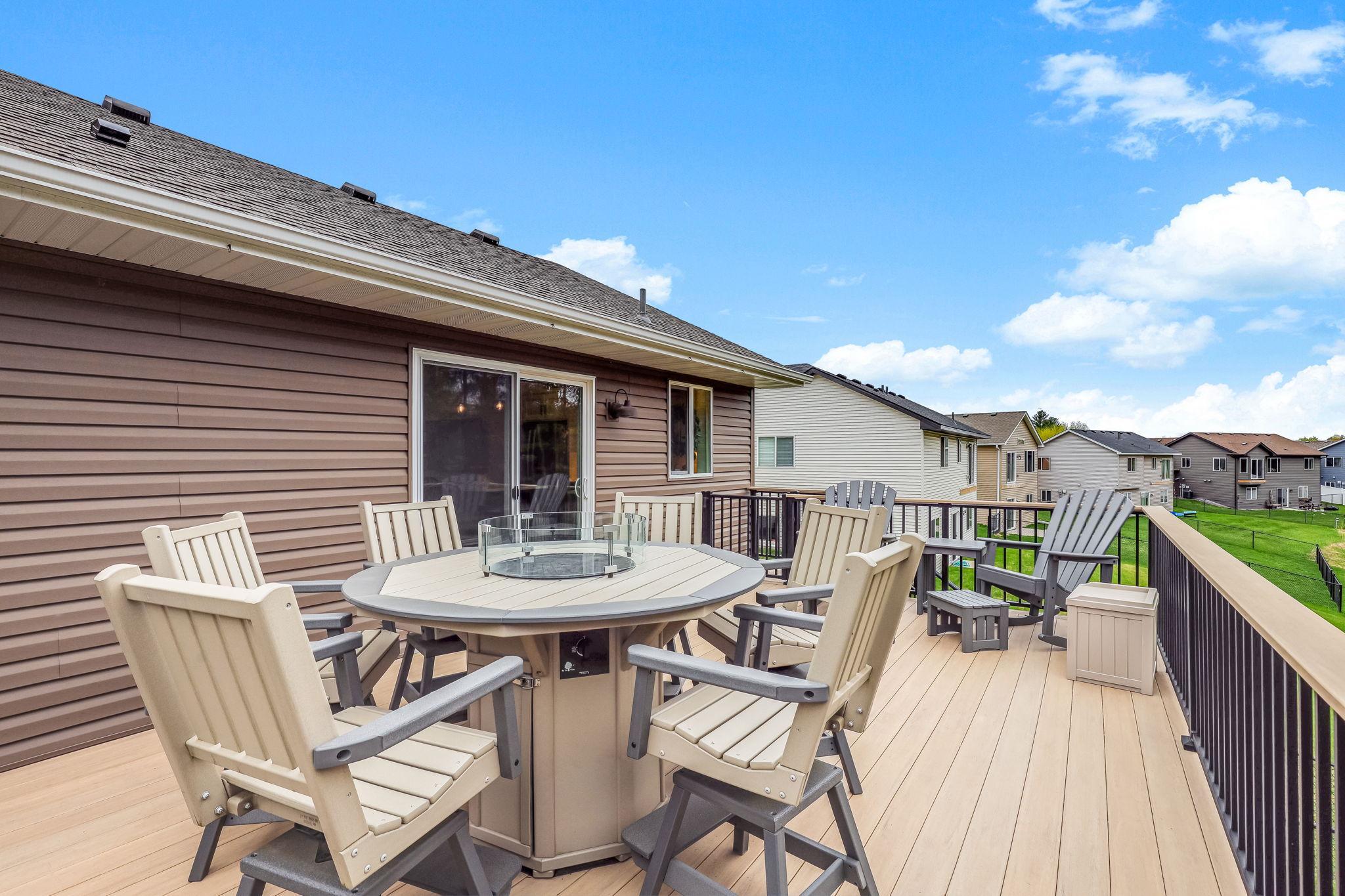 16-web-or-mls-8198-384th-Trail-16.jpg