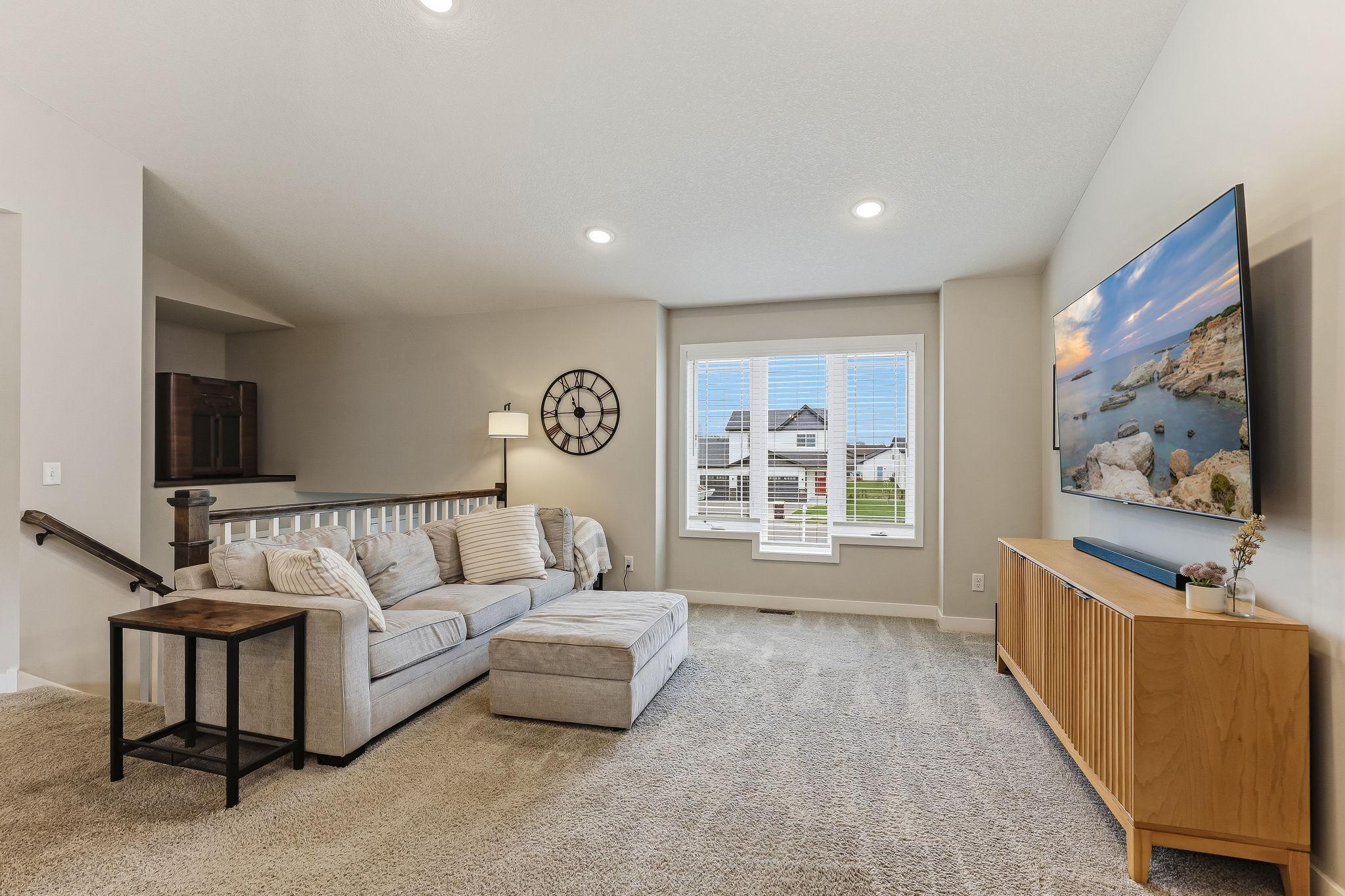 7-web-or-mls-8198-384th-Trail-07.jpg
