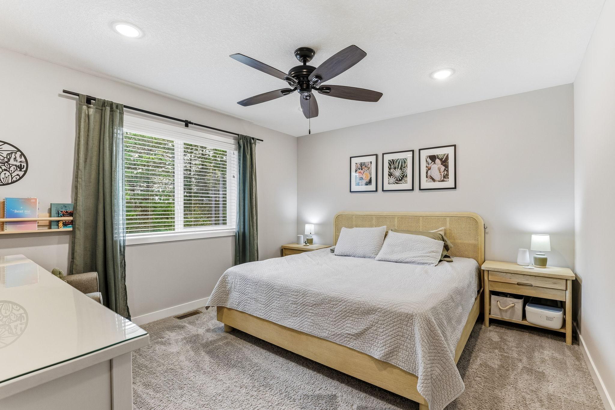 18-web-or-mls-8198-384th-Trail-18.jpg