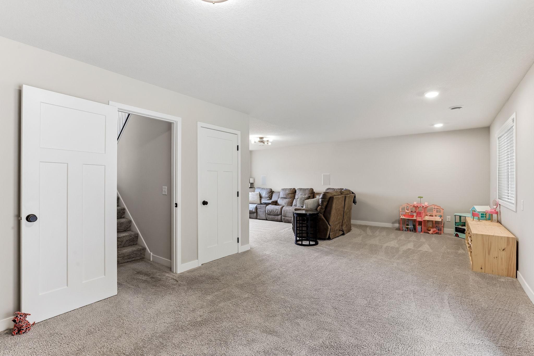 27-web-or-mls-8198-384th-Trail-27.jpg