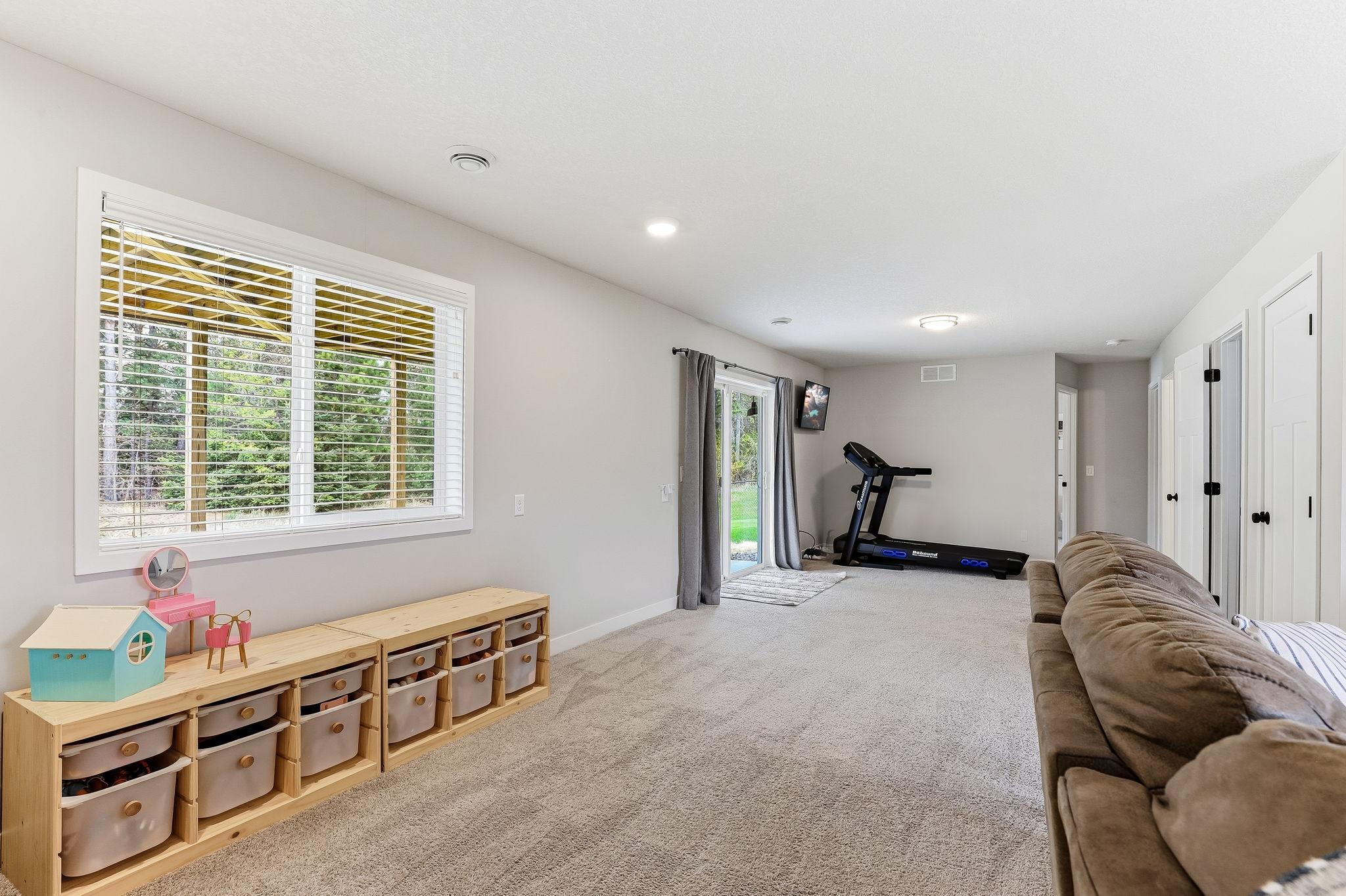 28-web-or-mls-8198-384th-Trail-28.jpg