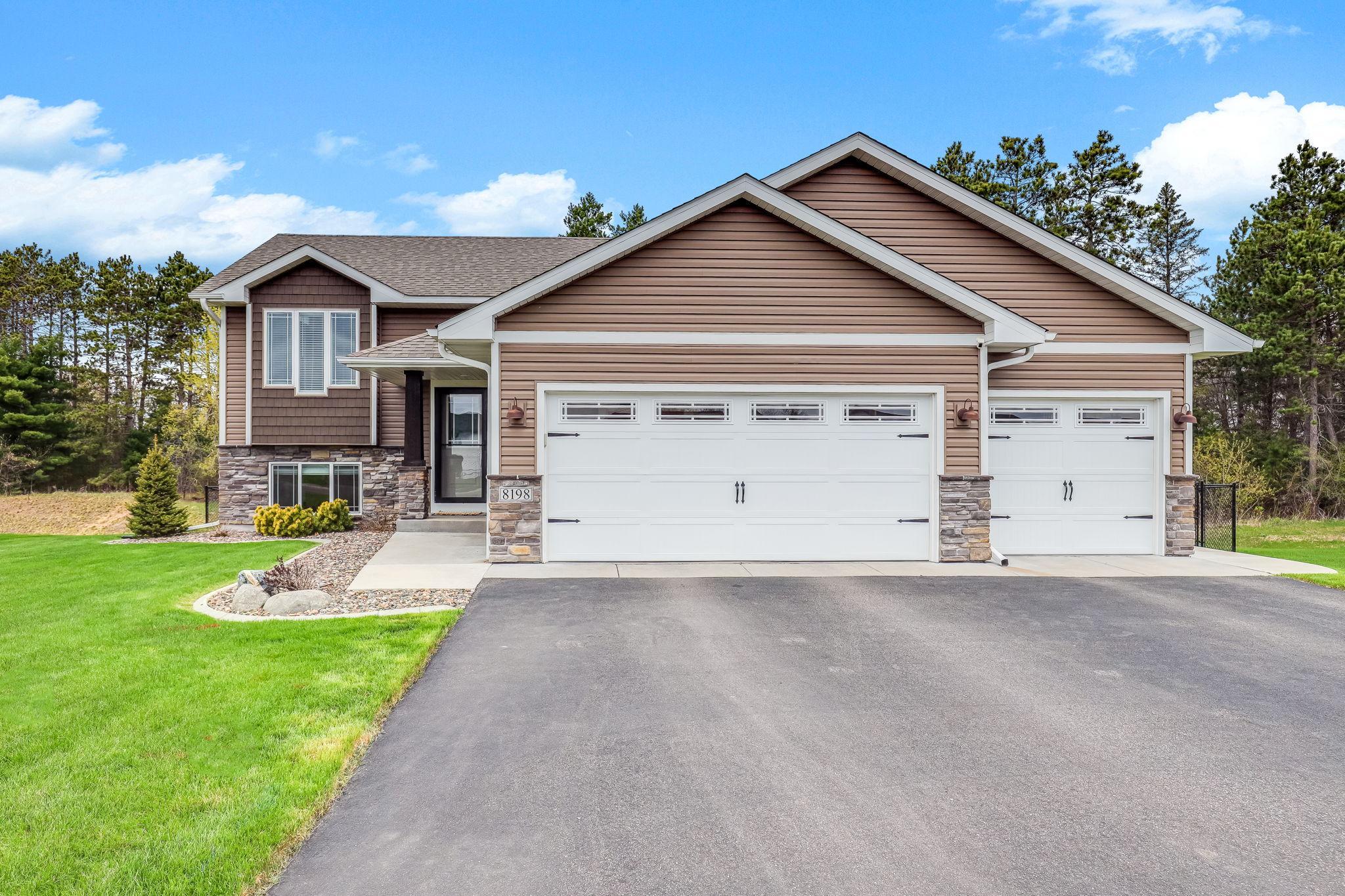 1-web-or-mls-8198-384th-Trail-01.jpg