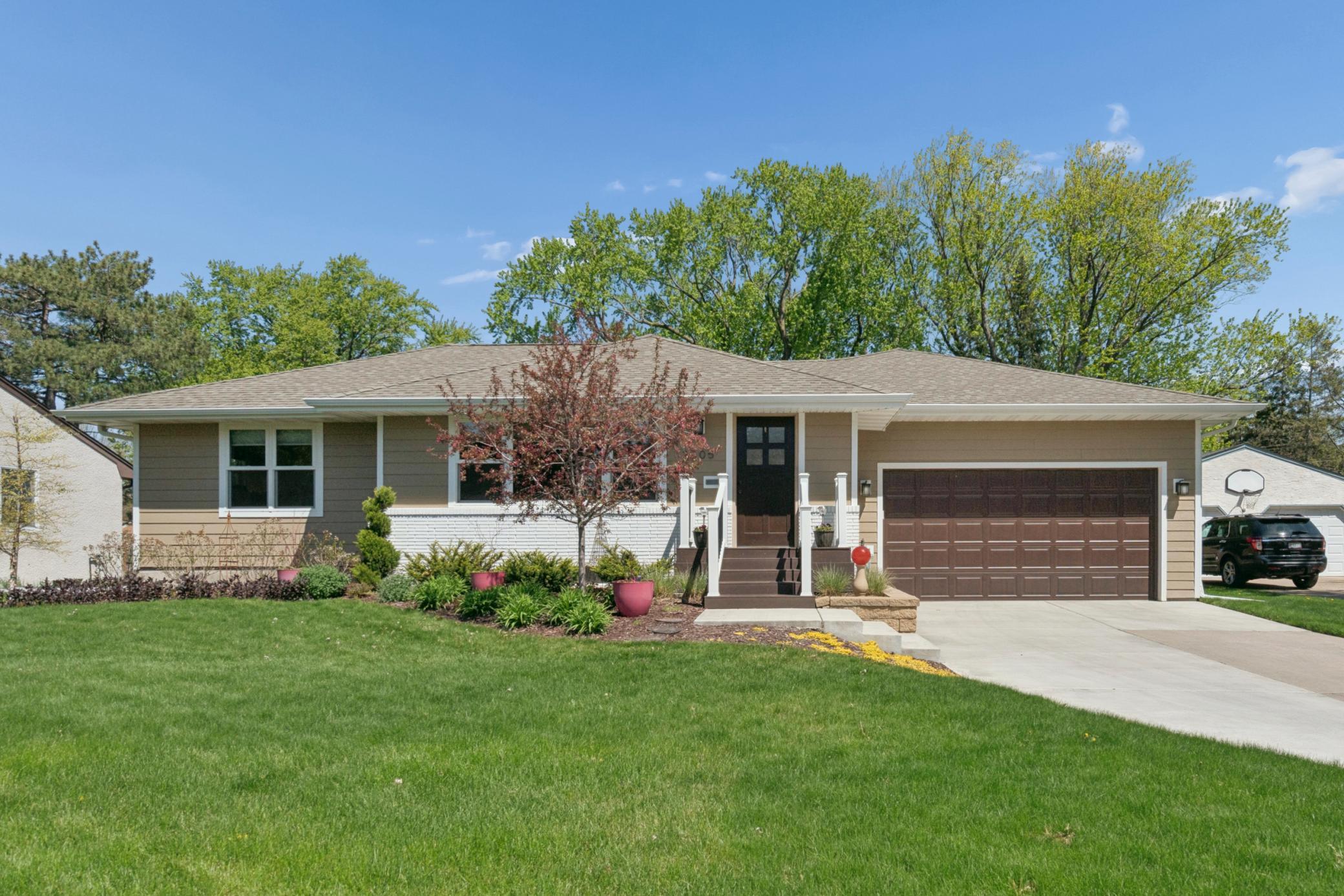 2505 W Armour