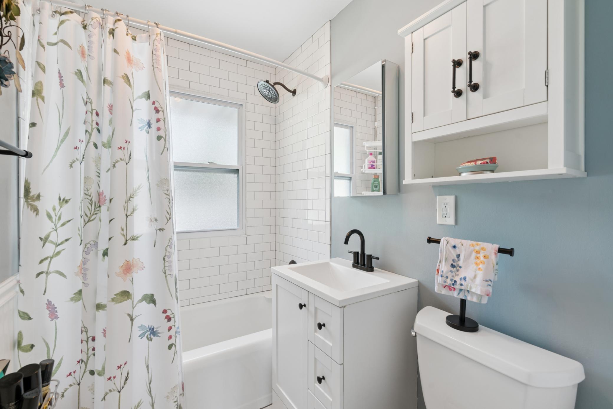 Main Floor Full Bath