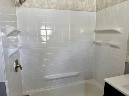 915 6th Avenue E, Alexandria, MN 56308