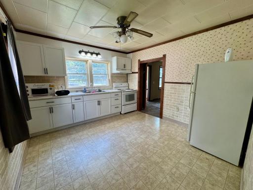 915 6th Avenue E, Alexandria, MN 56308