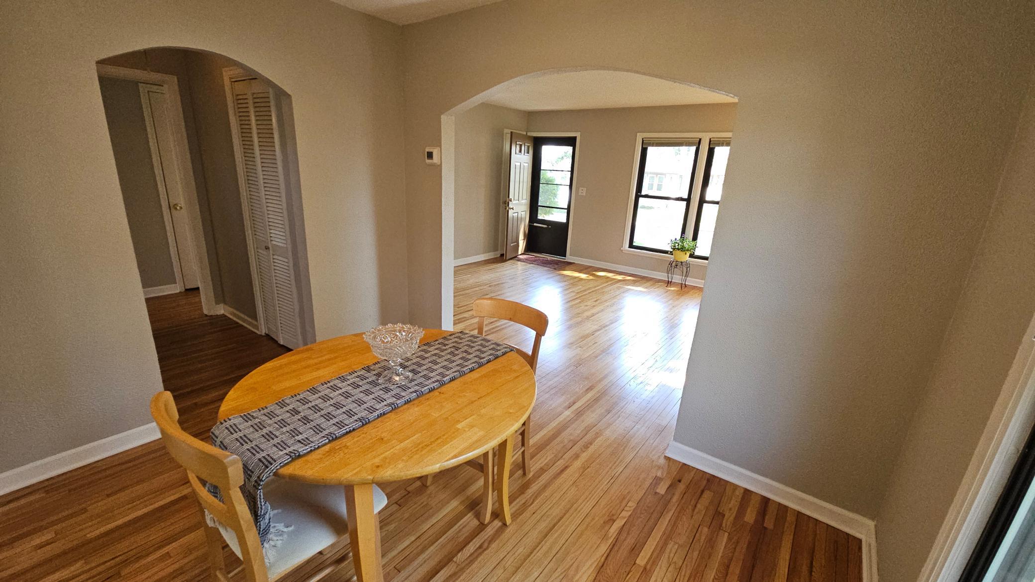 Dining rm
