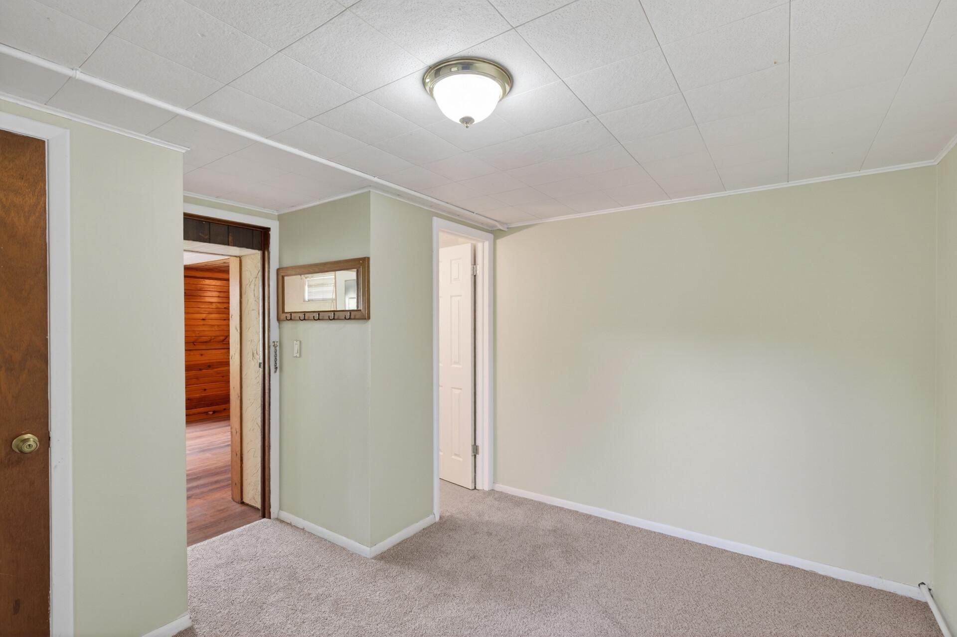 26_908_Greenvale_Ave_W26_mls.jpg