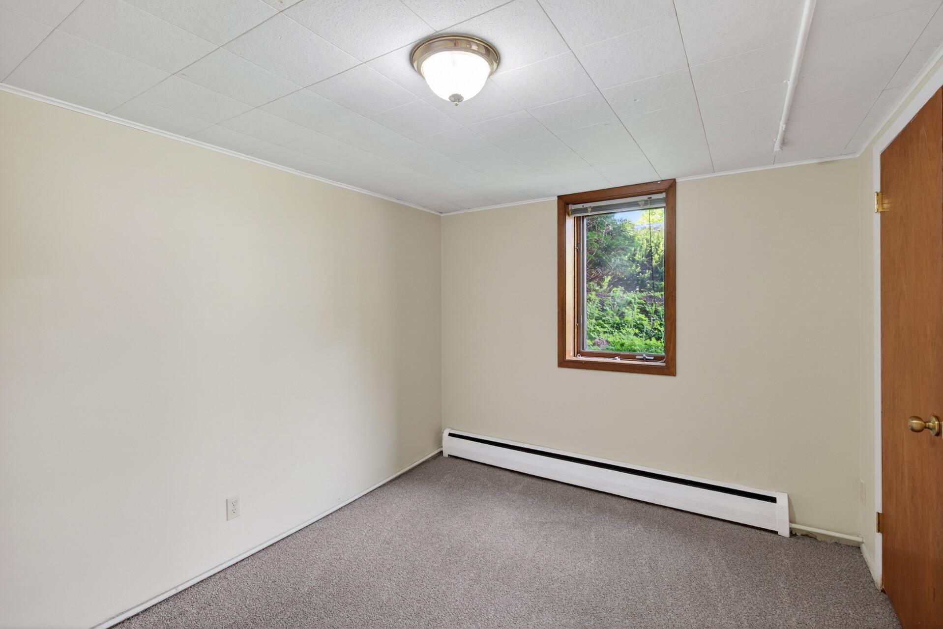 27_908_Greenvale_Ave_W27_mls.jpg