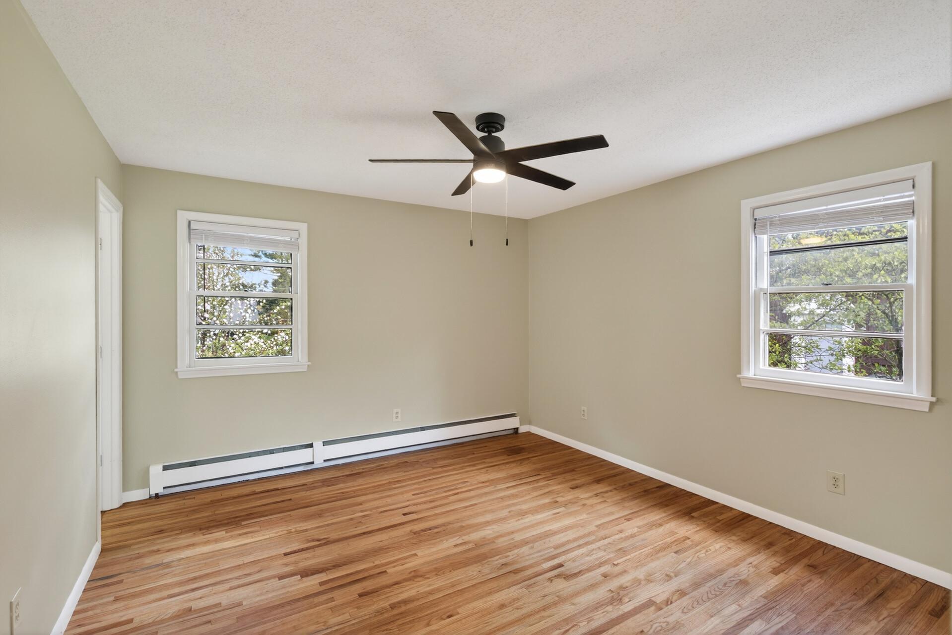 15_908_Greenvale_Ave_W15_mls.jpg
