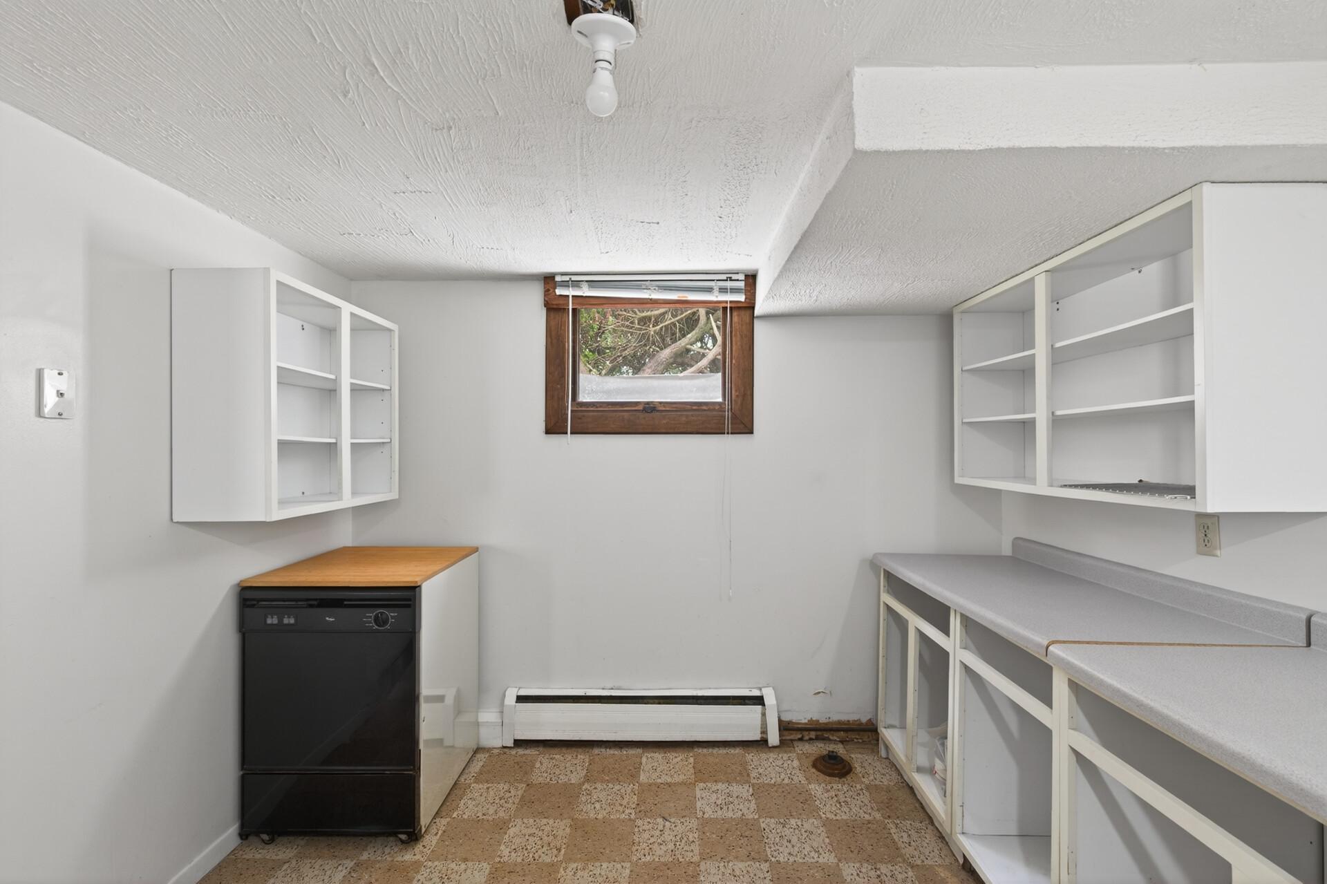 21_908_Greenvale_Ave_W21_mls.jpg
