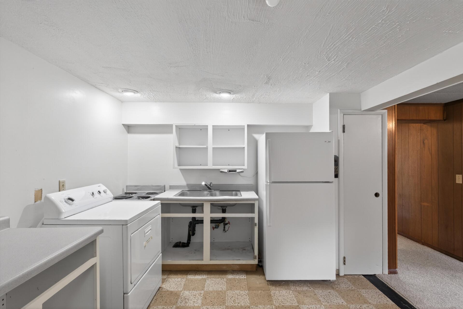 20_908_Greenvale_Ave_W20_mls.jpg