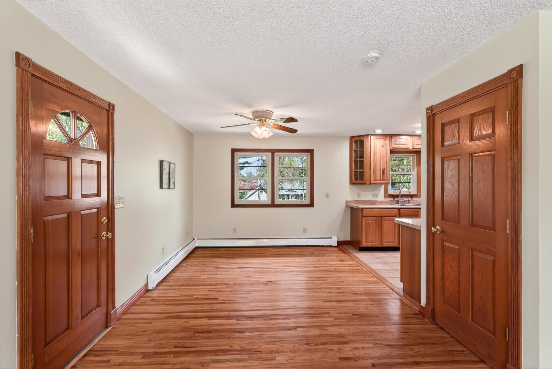 07_908_Greenvale_Ave_W7_mls.jpg