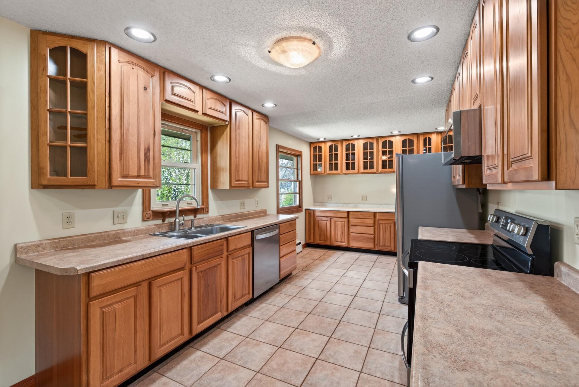 10_908_Greenvale_Ave_W10_mls.jpg