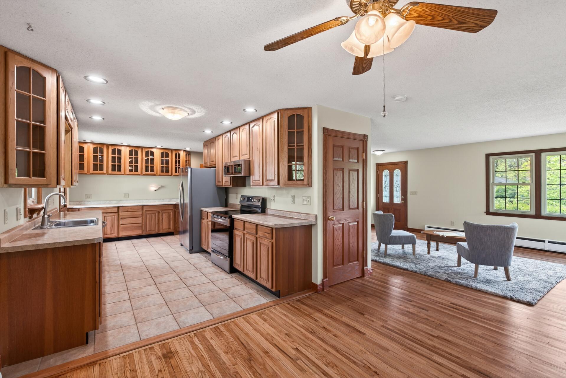 08_908_Greenvale_Ave_W8_mls.jpg