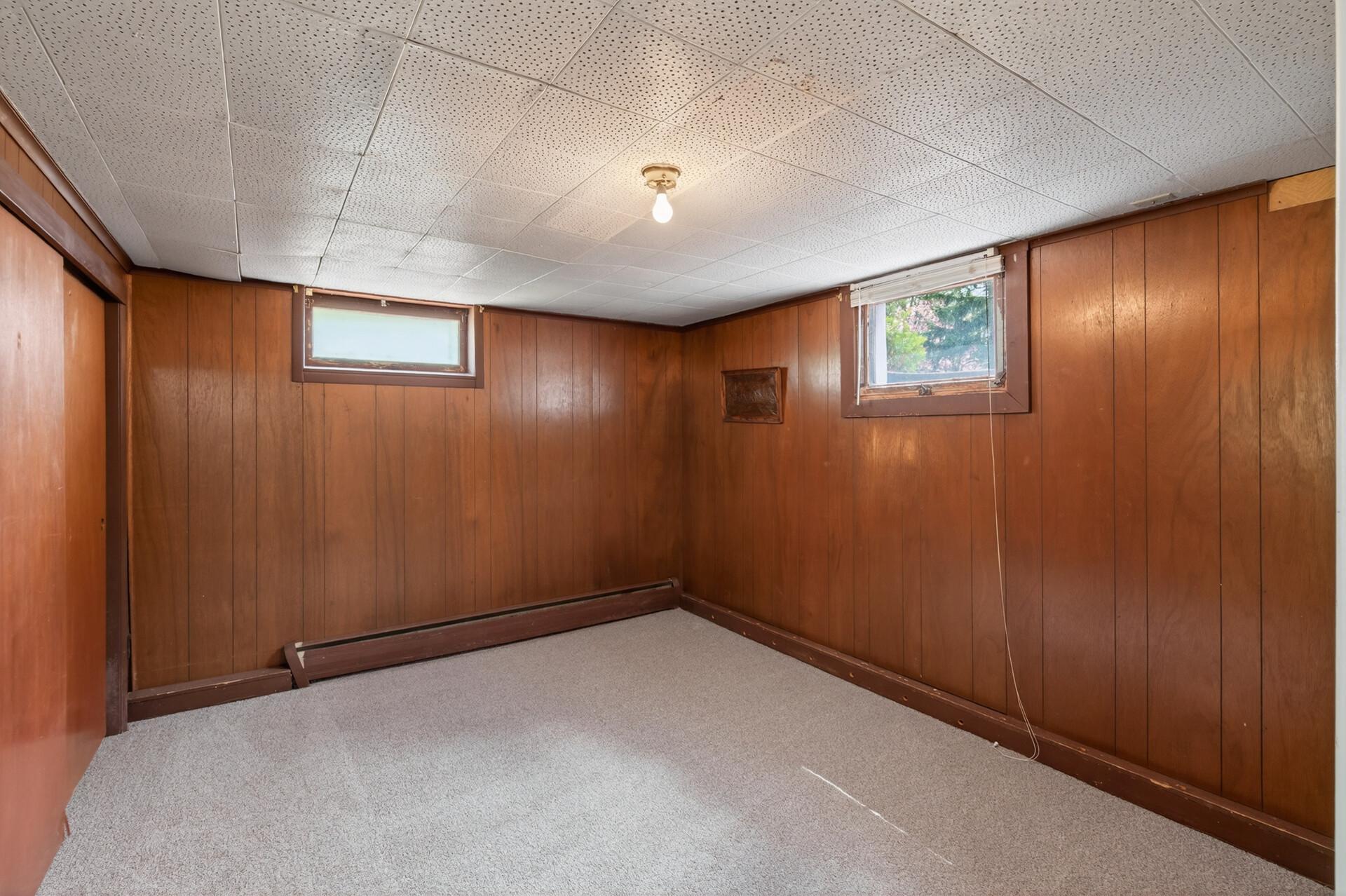 18_908_Greenvale_Ave_W18_mls.jpg