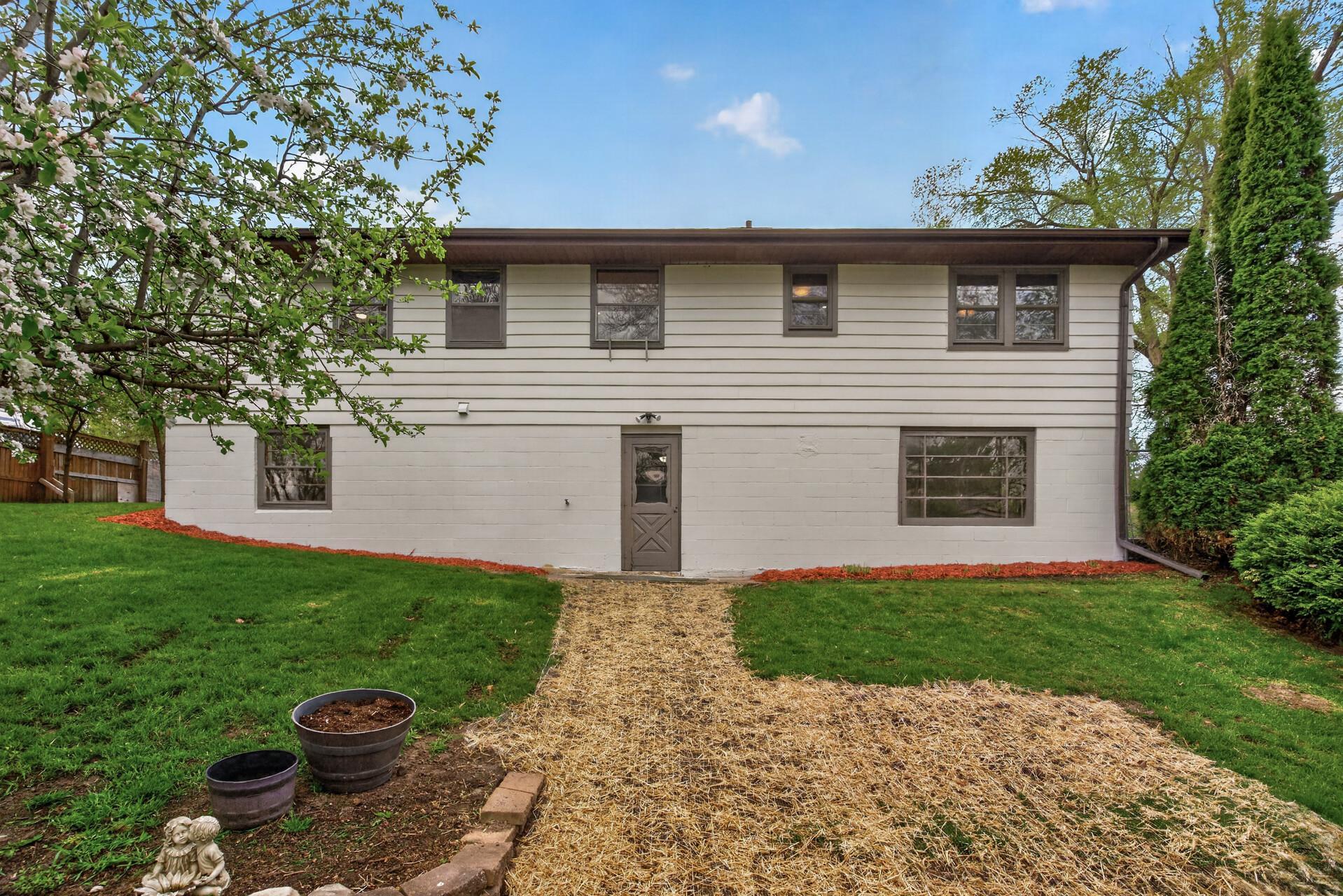 31_908_Greenvale_Ave_W31_mls.jpg
