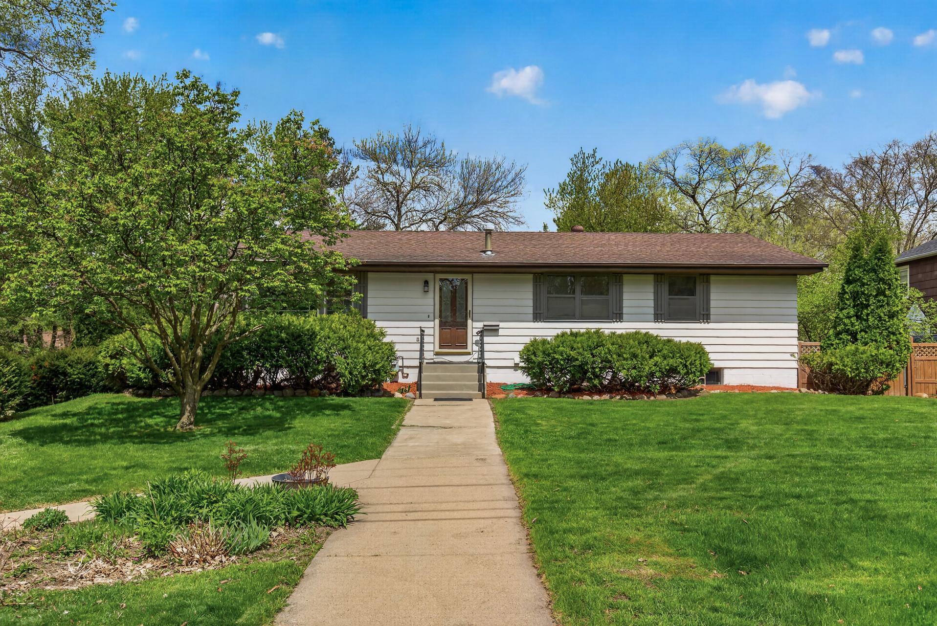 03_908_Greenvale_Ave_W3_mls.jpg